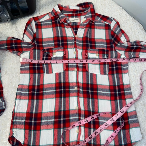 Universal‎ thread women’s plaid shirt - Picture 8 of 8